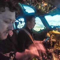 Jak nejlépe zkombinovat realitu skutečnou a virtuální? Přece na simulátoru!
