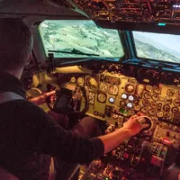 Jak nejlépe zkombinovat realitu skutečnou a virtuální? Přece na simulátoru!