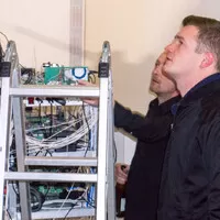 Jak nejlépe zkombinovat realitu skutečnou a virtuální? Přece na simulátoru!