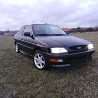 Hrdinové za babku: Ford Escort RS2000