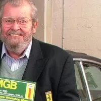 Zemřel John Haynes, zakladatel legendární série dílenských příruček