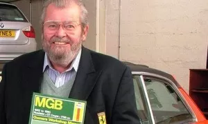 Zemřel John Haynes, zakladatel legendární série dílenských příruček
