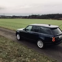 Range Rover P400e: Nepřekonatelný