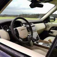 Range Rover P400e: Nepřekonatelný