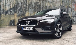 Recenze & testy: Volvo V60 CC D4: O úroveň výš