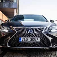 Lexus LS500h: Potřebuje ještě Yakuza Mercedes?