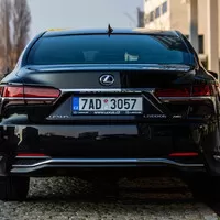 Lexus LS500h: Potřebuje ještě Yakuza Mercedes?