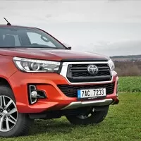 Toyota Hilux 2.4 D-4D Adventure: Dělník ve stylovém kroji