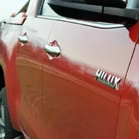 Toyota Hilux 2.4 D-4D Adventure: Dělník ve stylovém kroji