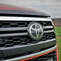 Toyota Hilux 2.4 D-4D Adventure: Dělník ve stylovém kroji