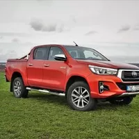 Toyota Hilux 2.4 D-4D Adventure: Dělník ve stylovém kroji