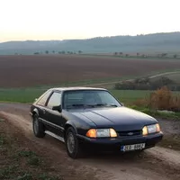 Ford Mustang Fox 5.0 V8: Síla na rameni