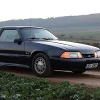 Ford Mustang Fox 5.0 V8: Síla na rameni