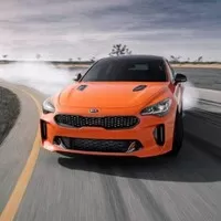 Kia Stinger GTS nabídne křiklavou barvu i driftovací mód