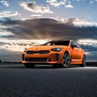 Kia Stinger GTS nabídne křiklavou barvu i driftovací mód