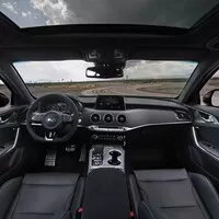 Kia Stinger GTS nabídne křiklavou barvu i driftovací mód
