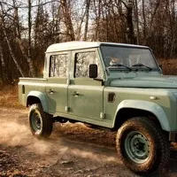 Nový Defender nedostane pevnou zadní nápravu. Poláci mají ale řešení.
