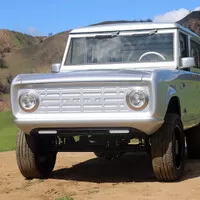 První generace Fordu Bronco se vrací - jako elektromobil.