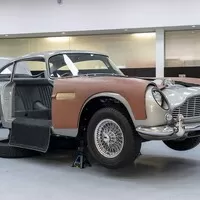 Aston Martin nabízí DB5 se všemi vychytávkami agenta 007