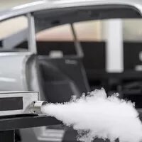 Aston Martin nabízí DB5 se všemi vychytávkami agenta 007
