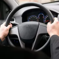 Autíčkář se ptá: Jakou techniku používáte při ovládání volantu?