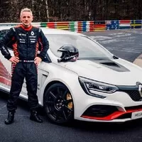 Renault sesadil Hondu z trůnu krále Nürburgringu
