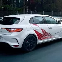 Renault sesadil Hondu z trůnu krále Nürburgringu