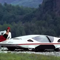 Lancia Stratos Zero vs. Ferrari Modulo: Souboj mimo realitu