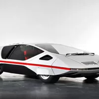 Lancia Stratos Zero vs. Ferrari Modulo: Souboj mimo realitu