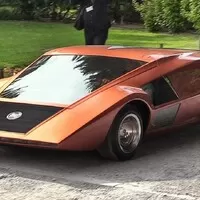 Lancia Stratos Zero vs. Ferrari Modulo: Souboj mimo realitu