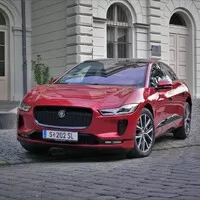 Jaguar I-Pace EV400 S AWD: Budoucnost v zářných barvách
