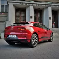 Jaguar I-Pace EV400 S AWD: Budoucnost v zářných barvách