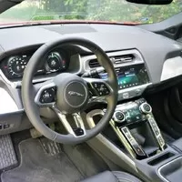 Jaguar I-Pace EV400 S AWD: Budoucnost v zářných barvách
