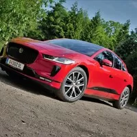 Jaguar I-Pace EV400 S AWD: Budoucnost v zářných barvách