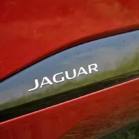 Jaguar I-Pace EV400 S AWD: Budoucnost v zářných barvách