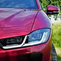 Jaguar I-Pace EV400 S AWD: Budoucnost v zářných barvách