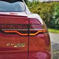 Jaguar I-Pace EV400 S AWD: Budoucnost v zářných barvách