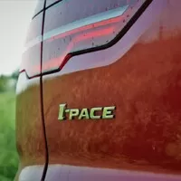 Jaguar I-Pace EV400 S AWD: Budoucnost v zářných barvách