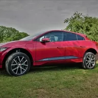 Jaguar I-Pace EV400 S AWD: Budoucnost v zářných barvách