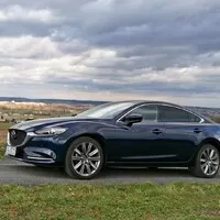 Mazda6 2.5i Revolution versus Peugeot 508 GT PureTech 225 - souboj alternativ
