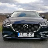 Mazda6 2.5i Revolution versus Peugeot 508 GT PureTech 225 - souboj alternativ