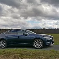 Mazda6 2.5i Revolution versus Peugeot 508 GT PureTech 225 - souboj alternativ