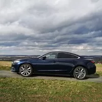 Mazda6 2.5i Revolution versus Peugeot 508 GT PureTech 225 - souboj alternativ