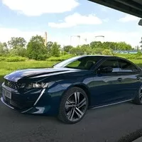 Mazda6 2.5i Revolution versus Peugeot 508 GT PureTech 225 - souboj alternativ