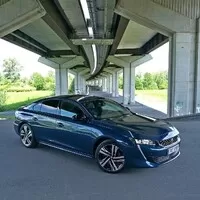 Mazda6 2.5i Revolution versus Peugeot 508 GT PureTech 225 - souboj alternativ