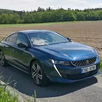 Mazda6 2.5i Revolution versus Peugeot 508 GT PureTech 225 - souboj alternativ