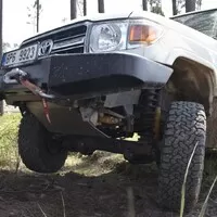 Toyota LC76: Vláčej mě bahnem a kamením!