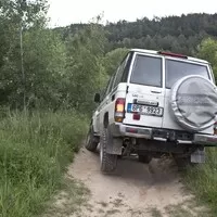 Toyota LC76: Vláčej mě bahnem a kamením!