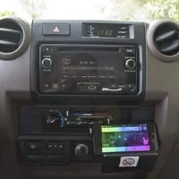 Toyota LC76: Vláčej mě bahnem a kamením!