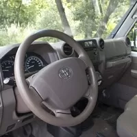 Toyota LC76: Vláčej mě bahnem a kamením!